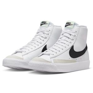 New never worn boys 5.5Y Nike blazer MID ‘77